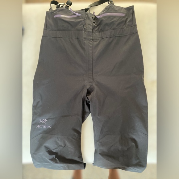 Arc’teryx BNWOT Women’s Bibs 💜🖤 - Picture 2 of 12